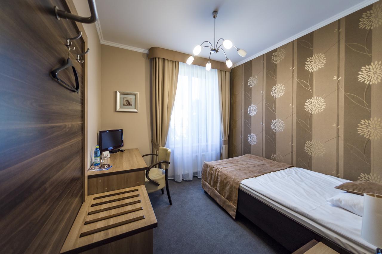 Hotel Restauracja Teczowa Luban Exterior foto